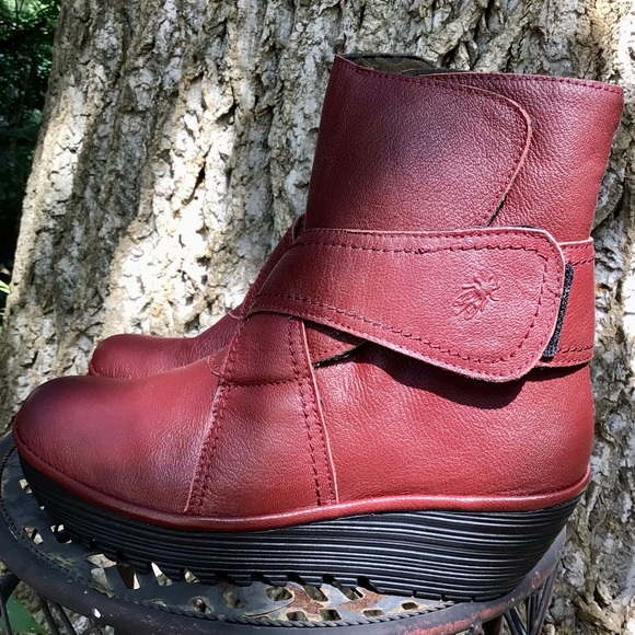 FLY LONDON (38) WOMEN’S Leather wedged heel boots, fastened Velcro around ankle. - Picture 8 of 15